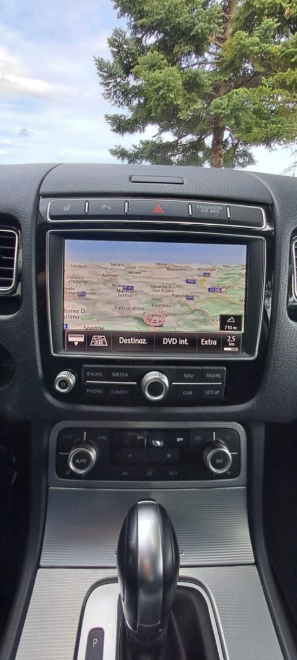 VOLKSWAGEN Touareg - 3.0 TDI 204 CV V6 tiptronic BlueMotion Technology - immagine 11