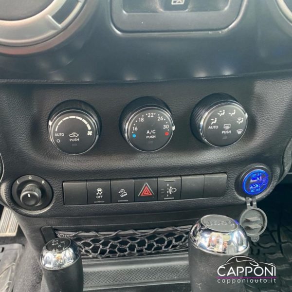 JEEP Wrangler - Unlimited 2.8 CRD DPF Sahara - immagine 17