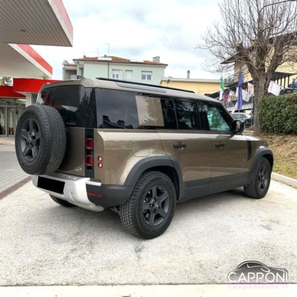 LAND ROVER Defender - 110 3.0D I6 200 CV AWD Auto - immagine 5