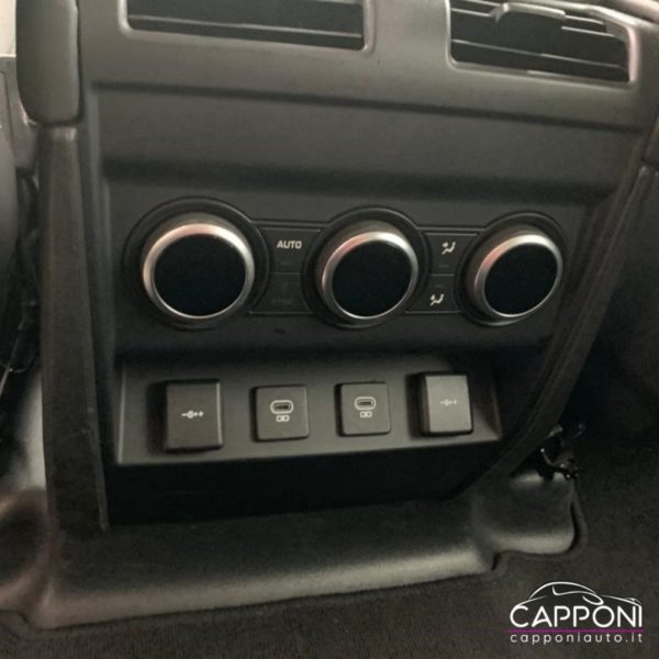 LAND ROVER Defender - 110 3.0D I6 200 CV AWD Auto - immagine 15