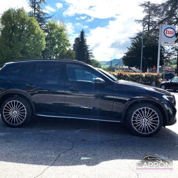 MERCEDES-BENZ GLC 300 - d 4Matic Mild Hybrid AMG - immagine 3