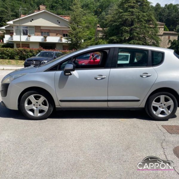 PEUGEOT 3008 - 1.6 HDi 110CV - immagine 3