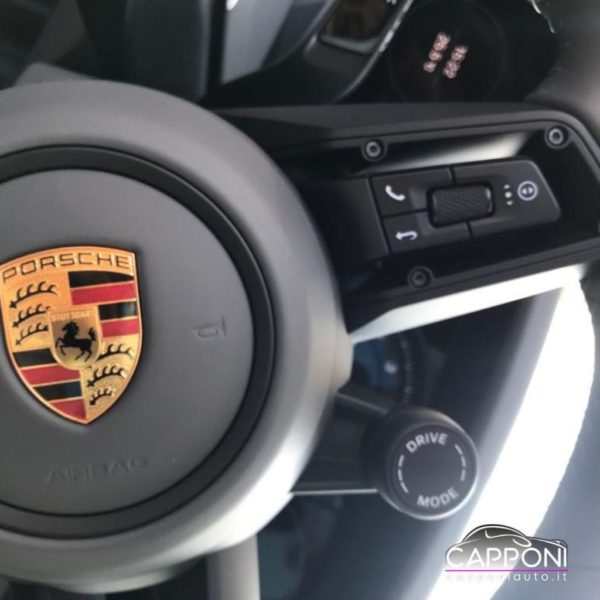 PORSCHE 911 - Carrera 4 GTS - immagine 17
