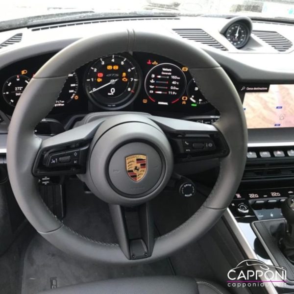 PORSCHE 911 - Carrera 4 GTS - immagine 15