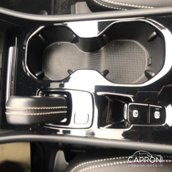 VOLVO XC40 - D4 AWD Geartronic R-design - immagine 17
