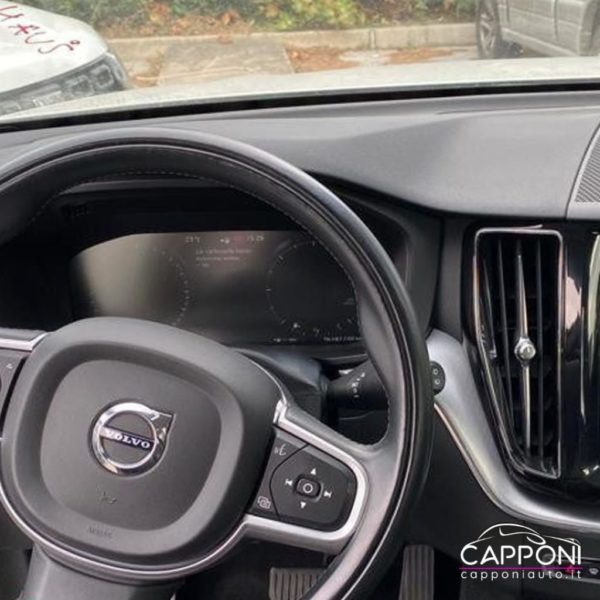 VOLVO XC60 - 2WD Geartronic Momentum Harman-Kardon - immagine 8