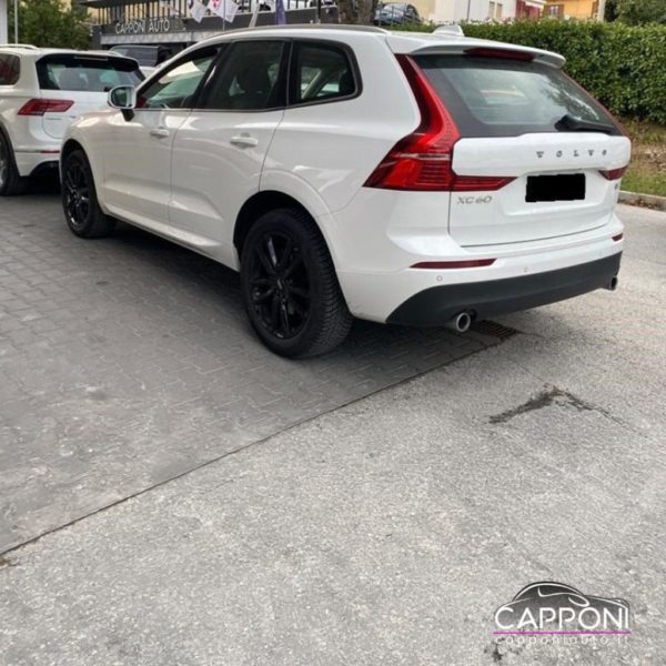 VOLVO XC60 - 2WD Geartronic Momentum Harman-Kardon - immagine 16