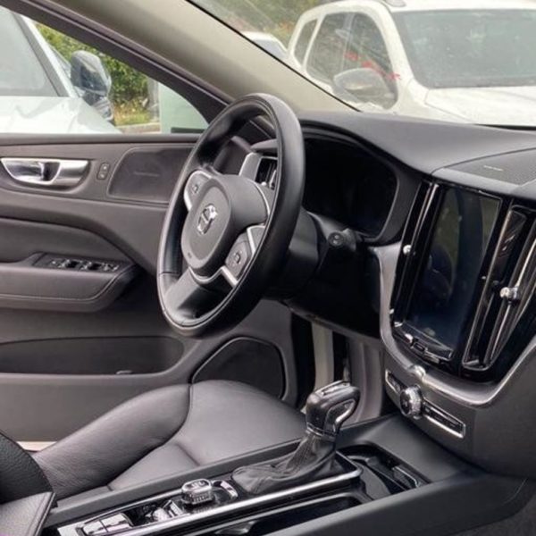 VOLVO XC60 - 2WD Geartronic Momentum Harman-Kardon - immagine 13