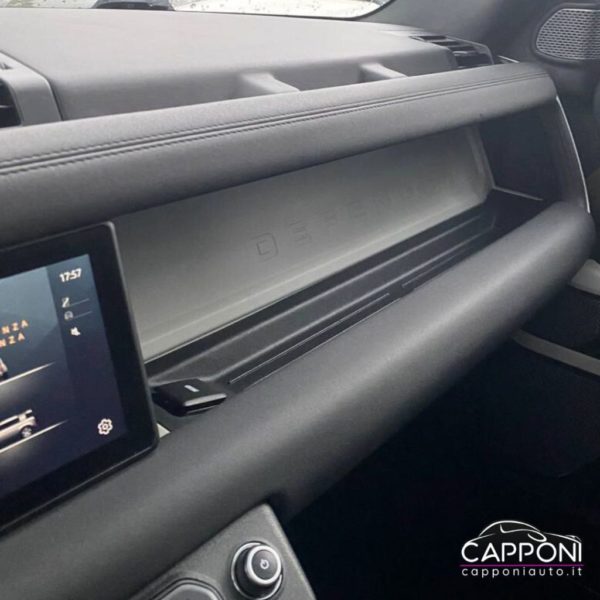 LAND ROVER Defender - 110 3.0D I6 200 CV AWD Auto - immagine 22