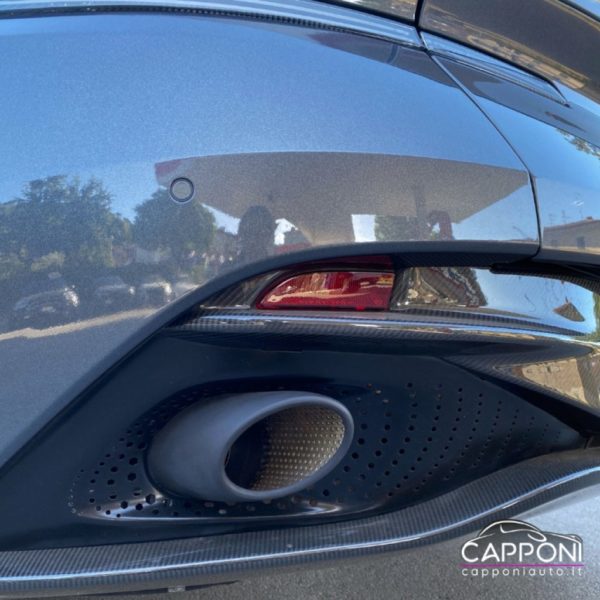 ASTON MARTIN DB12 - V8 Coupé - immagine 17